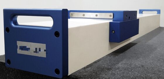 مقياس خطي عائم بالهواء